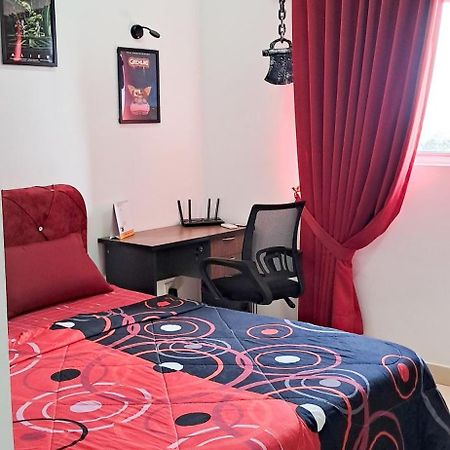 The Red Room Alanis Residence セパン エクステリア 写真