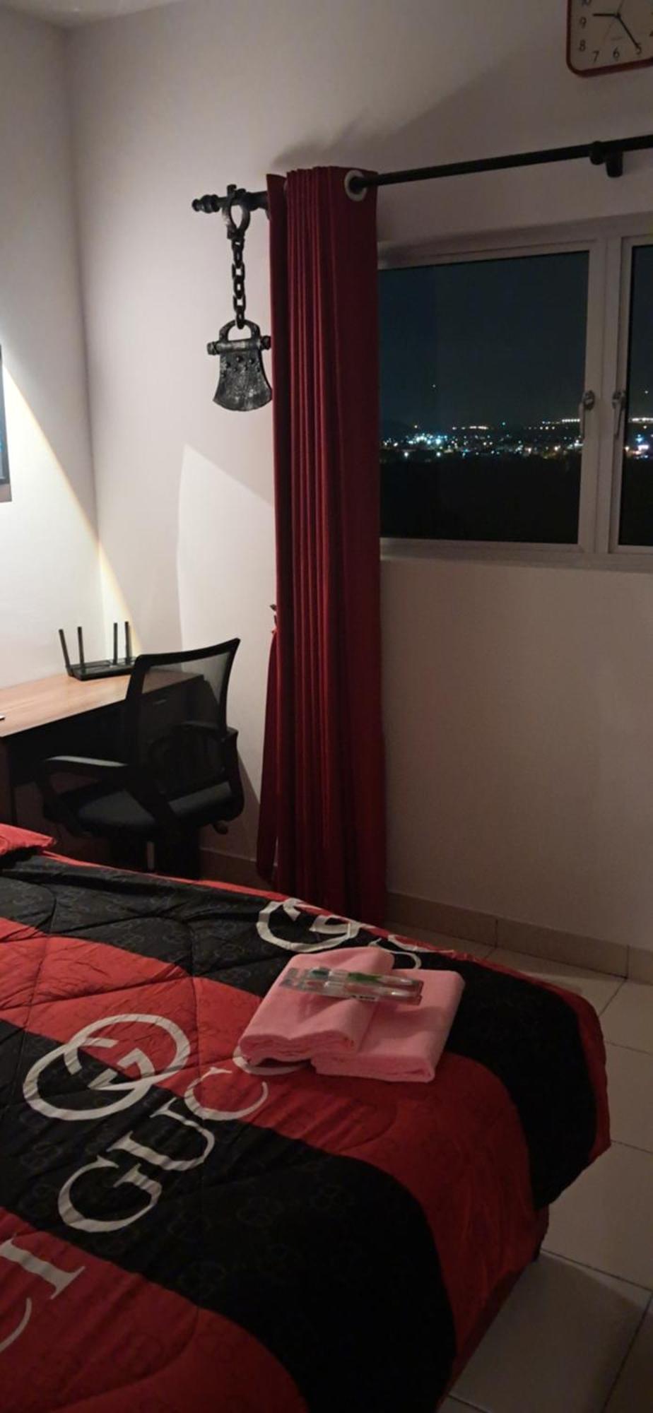 The Red Room Alanis Residence セパン エクステリア 写真