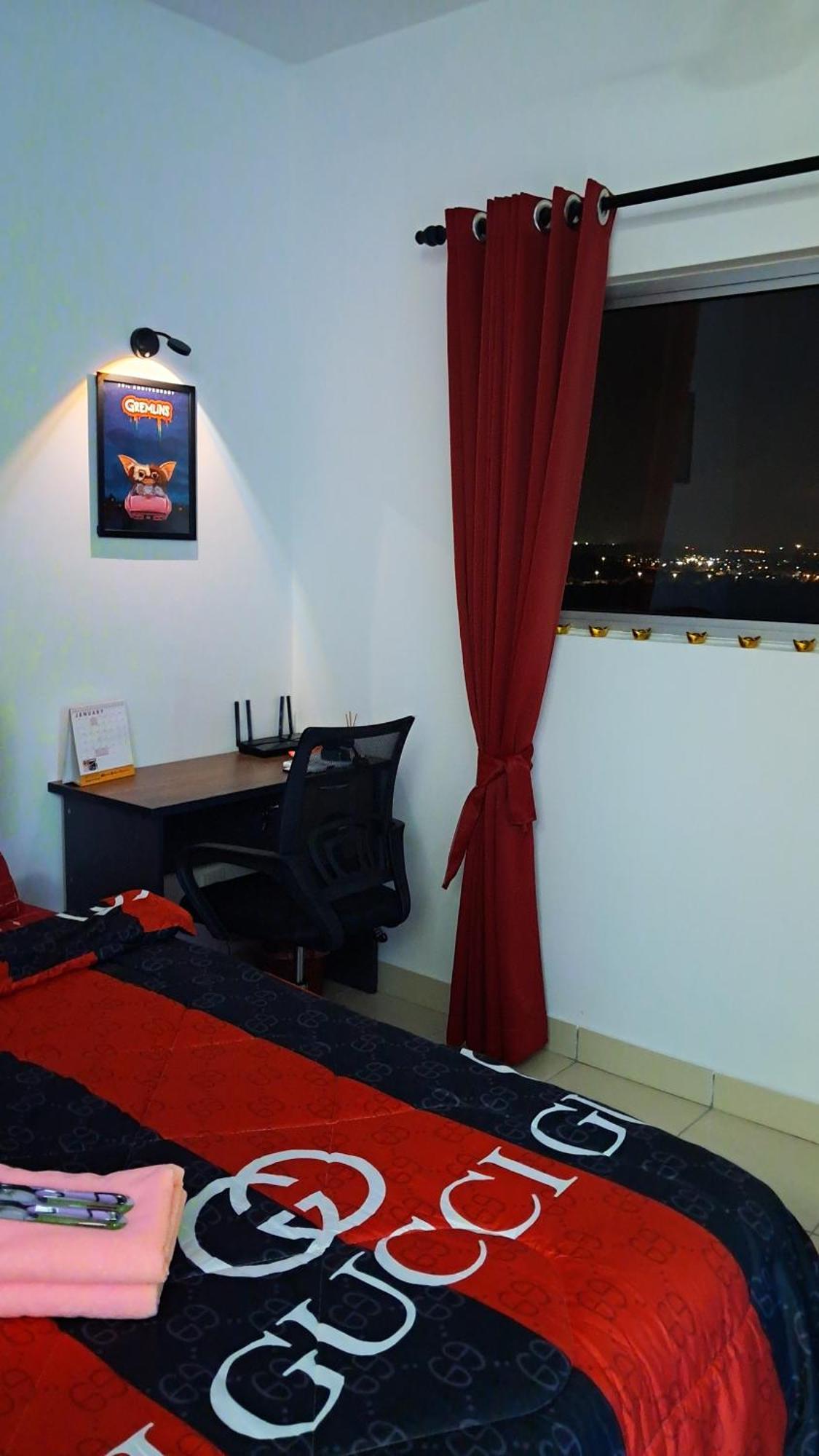 The Red Room Alanis Residence セパン エクステリア 写真