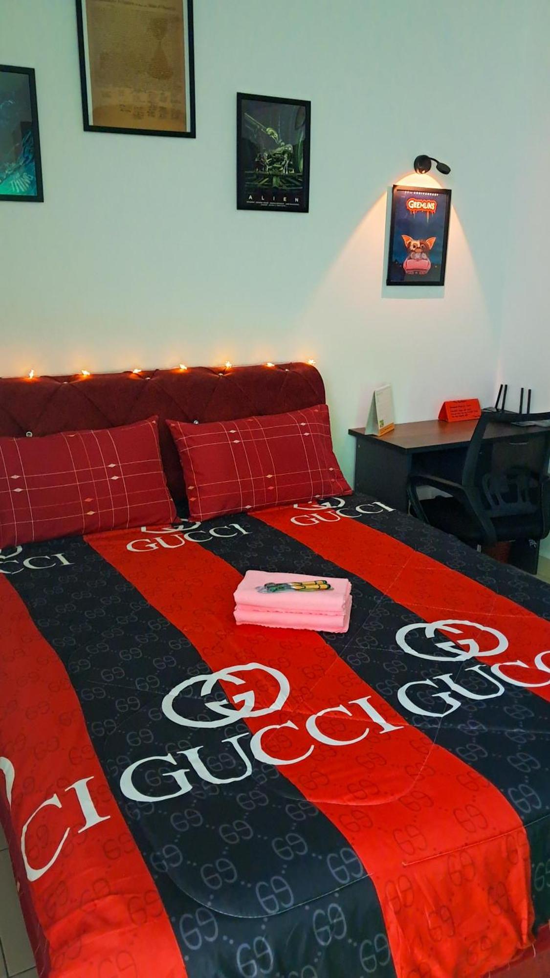The Red Room Alanis Residence セパン エクステリア 写真